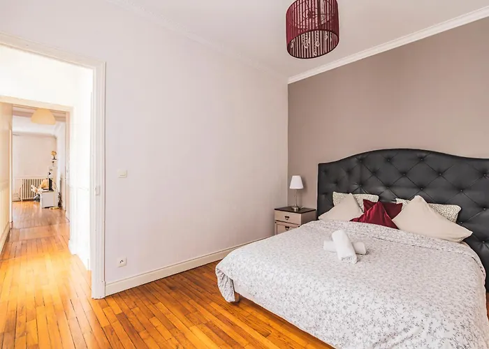 Apartment Spacieux Coeur De Reims